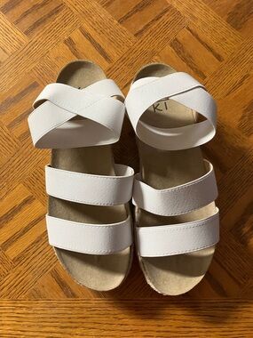 Yoki White Elastic Slide Sandals with Tan Footbed